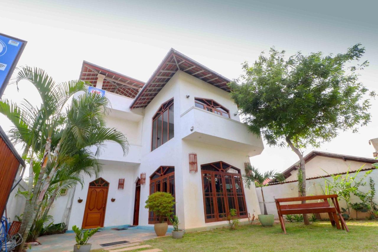 Like Mike Tourist Guest House & Restaurant Negombo Zewnętrze zdjęcie