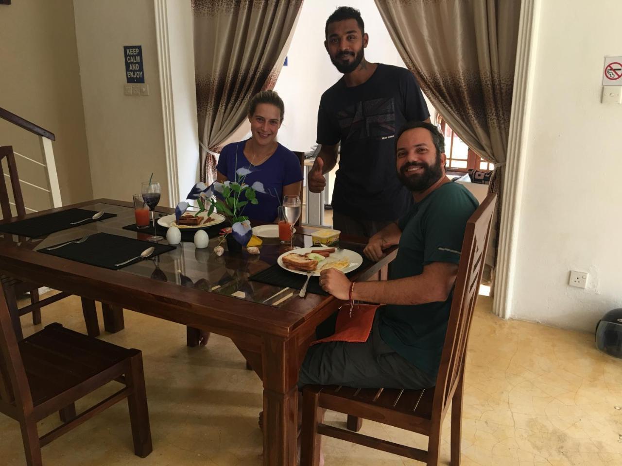 Like Mike Tourist Guest House & Restaurant Negombo Zewnętrze zdjęcie