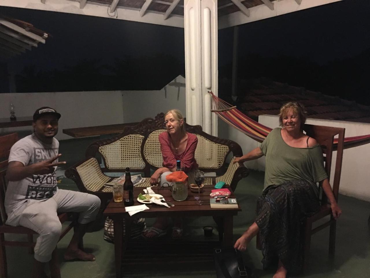 Like Mike Tourist Guest House & Restaurant Negombo Zewnętrze zdjęcie