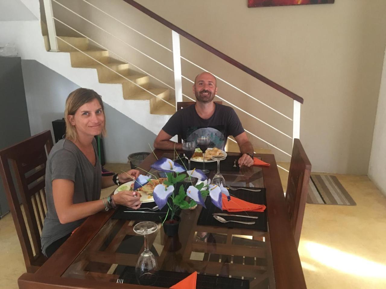 Like Mike Tourist Guest House & Restaurant Negombo Zewnętrze zdjęcie