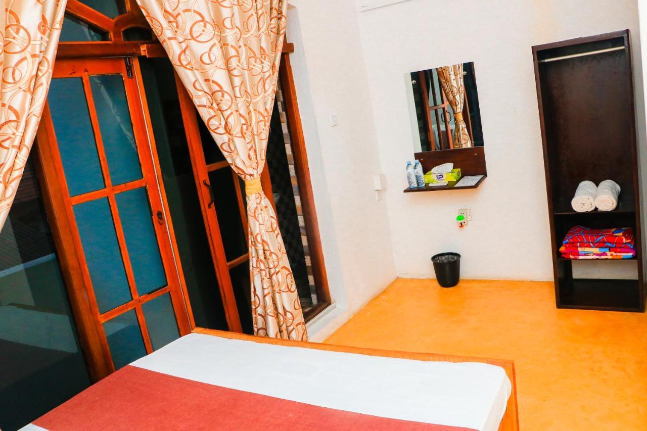 Like Mike Tourist Guest House & Restaurant Negombo Zewnętrze zdjęcie