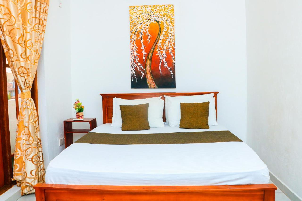 Like Mike Tourist Guest House & Restaurant Negombo Zewnętrze zdjęcie