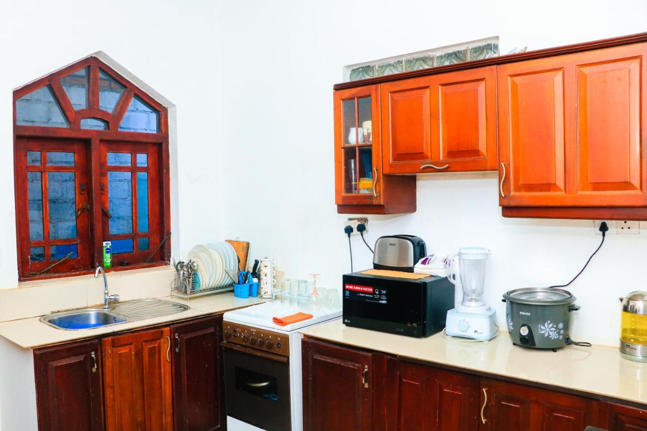 Like Mike Tourist Guest House & Restaurant Negombo Zewnętrze zdjęcie