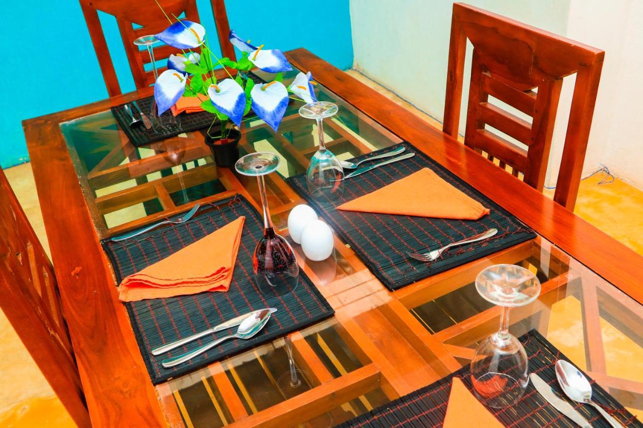 Like Mike Tourist Guest House & Restaurant Negombo Zewnętrze zdjęcie